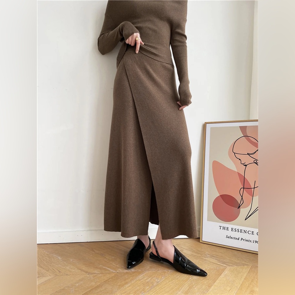 COMMENSE Caramel Slit Maxi Knit Skirt - size Medium